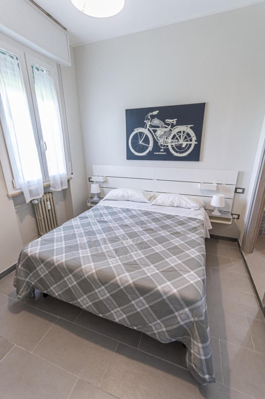 Fare Bnb - Room Del Parco Реджо Емилия Екстериор снимка