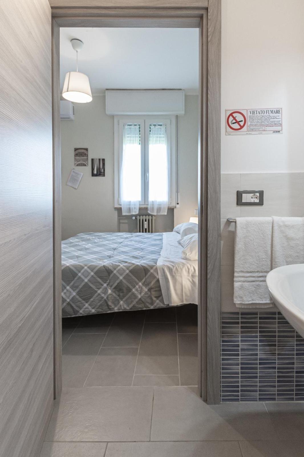 Fare Bnb - Room Del Parco Реджо Емилия Екстериор снимка