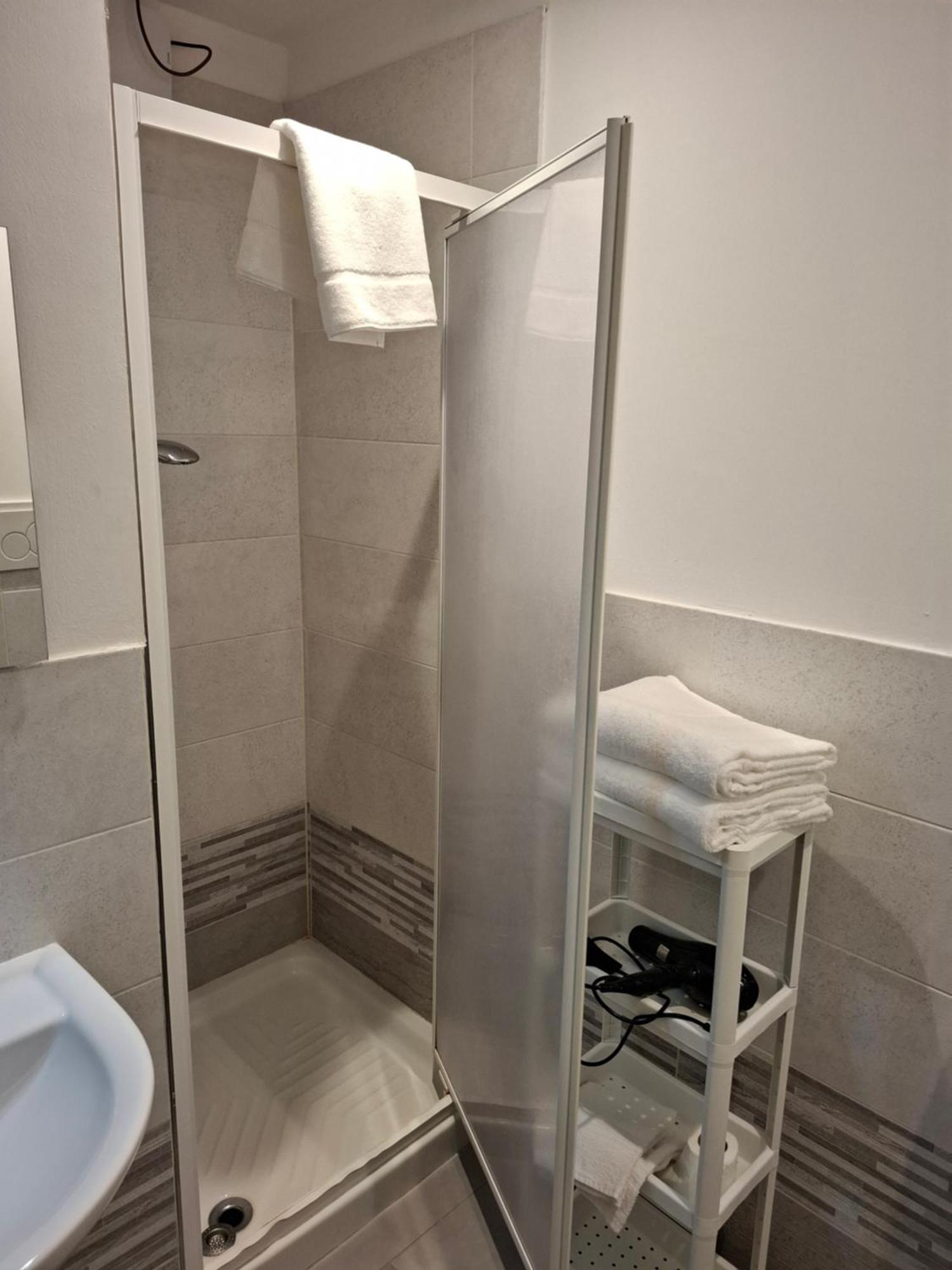 Fare Bnb - Room Del Parco Реджо Емилия Екстериор снимка