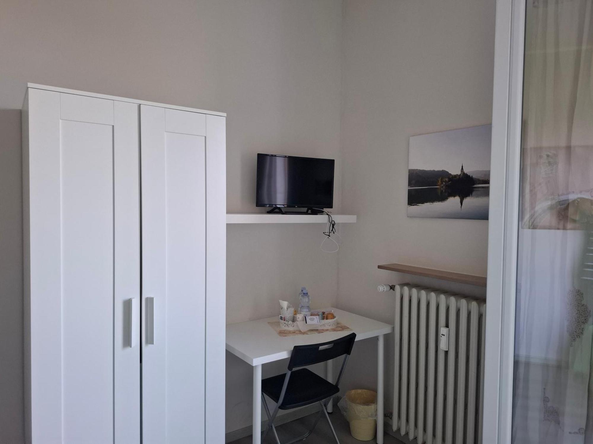 Fare Bnb - Room Del Parco Реджо Емилия Екстериор снимка